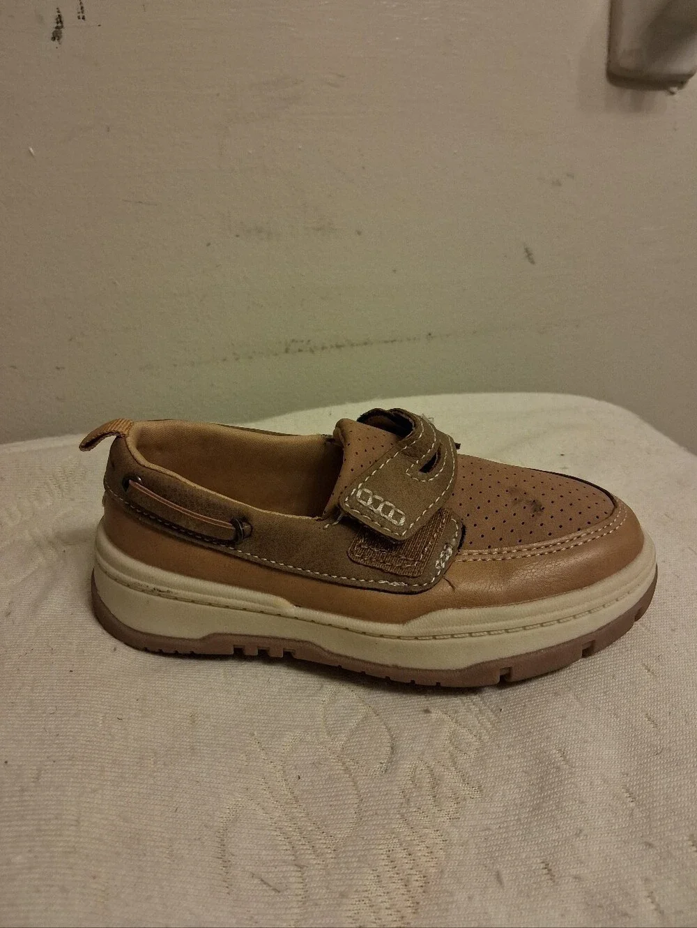 OshKosh B'gosh Kids' Tan Slip-On Sneakers size 9M, 5.5 Inches Inside
